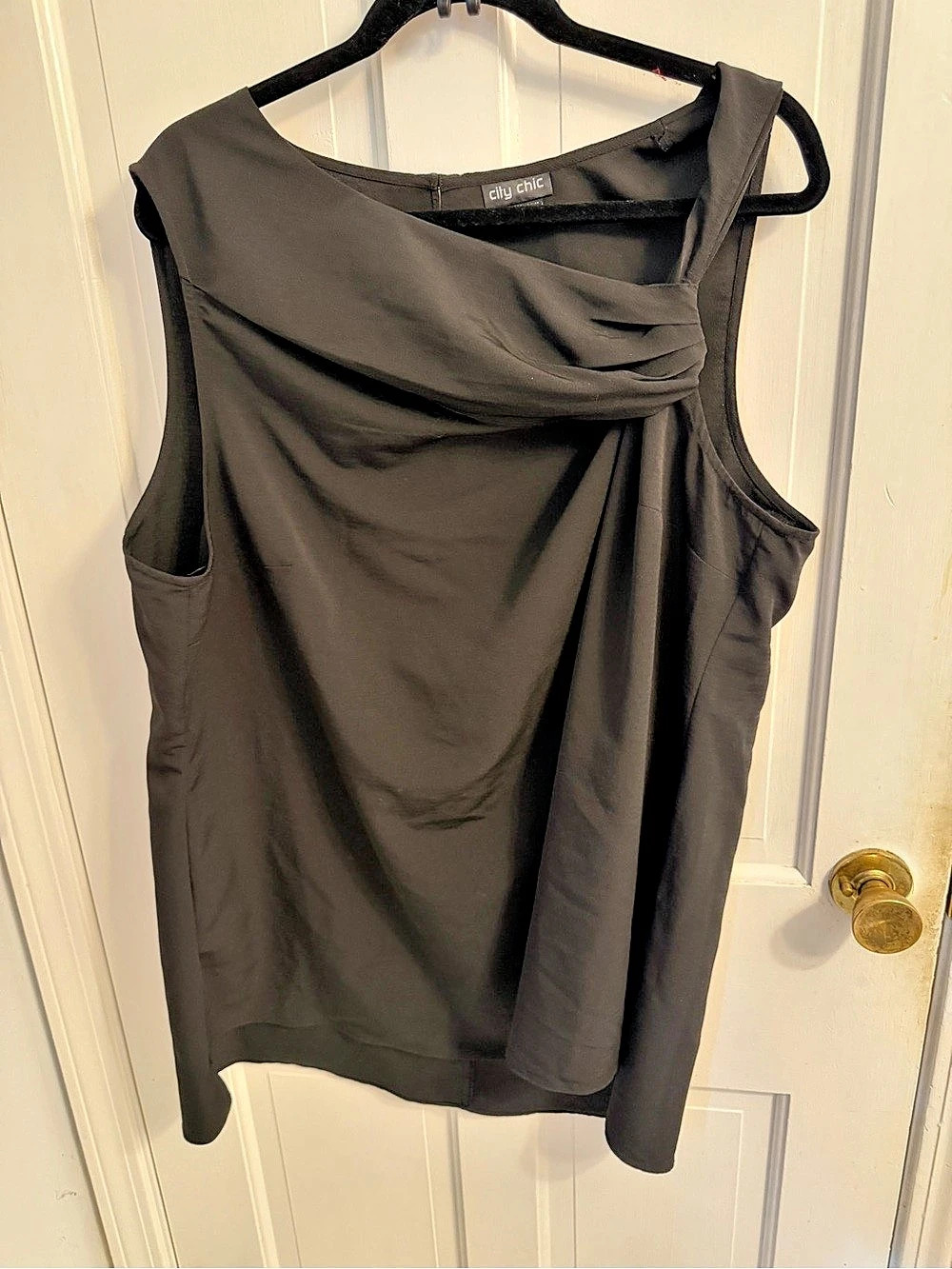 ciy chic Draped Neck Black Size XL/22 Like New